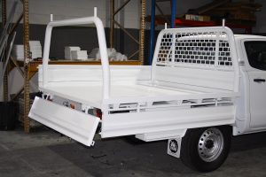 White Steel Tray with Trundle #027