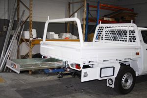 White Steel Tray with Trundle #028