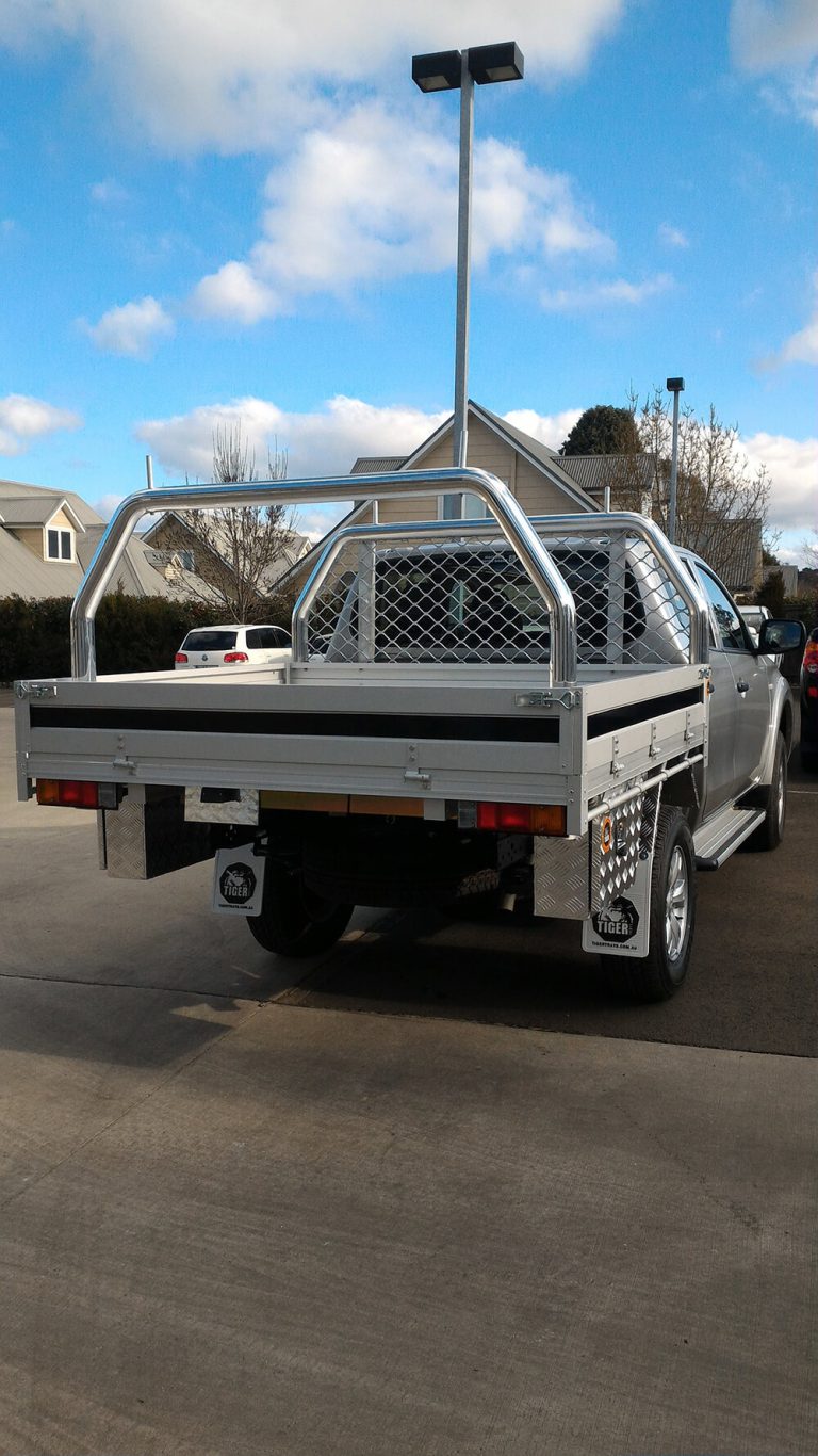 Mitsubishi Triton MQ Dual Cab with Tiger Platinum Tray 073 Tiger Trays
